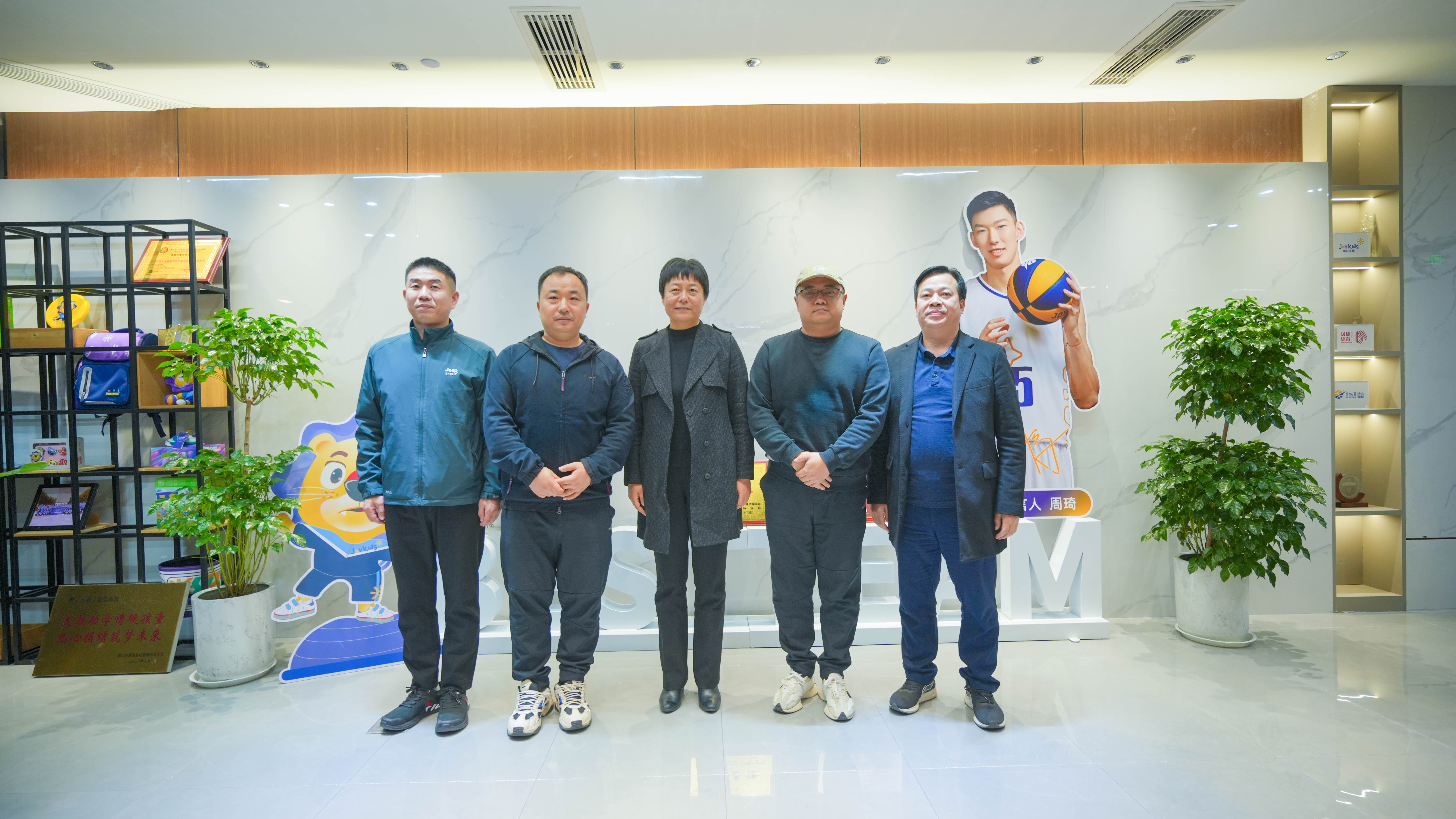 郑州市体育局党委书记、局长李雅一行，莅临JDB电子体育调研指导